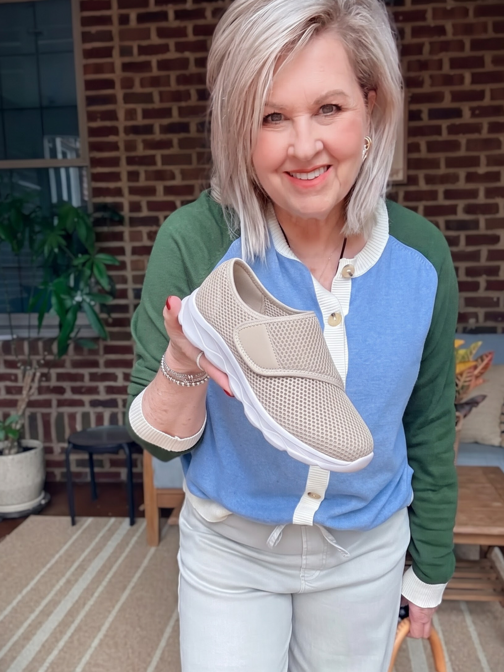 <h2>Customers Love Our Shoes!</h2>