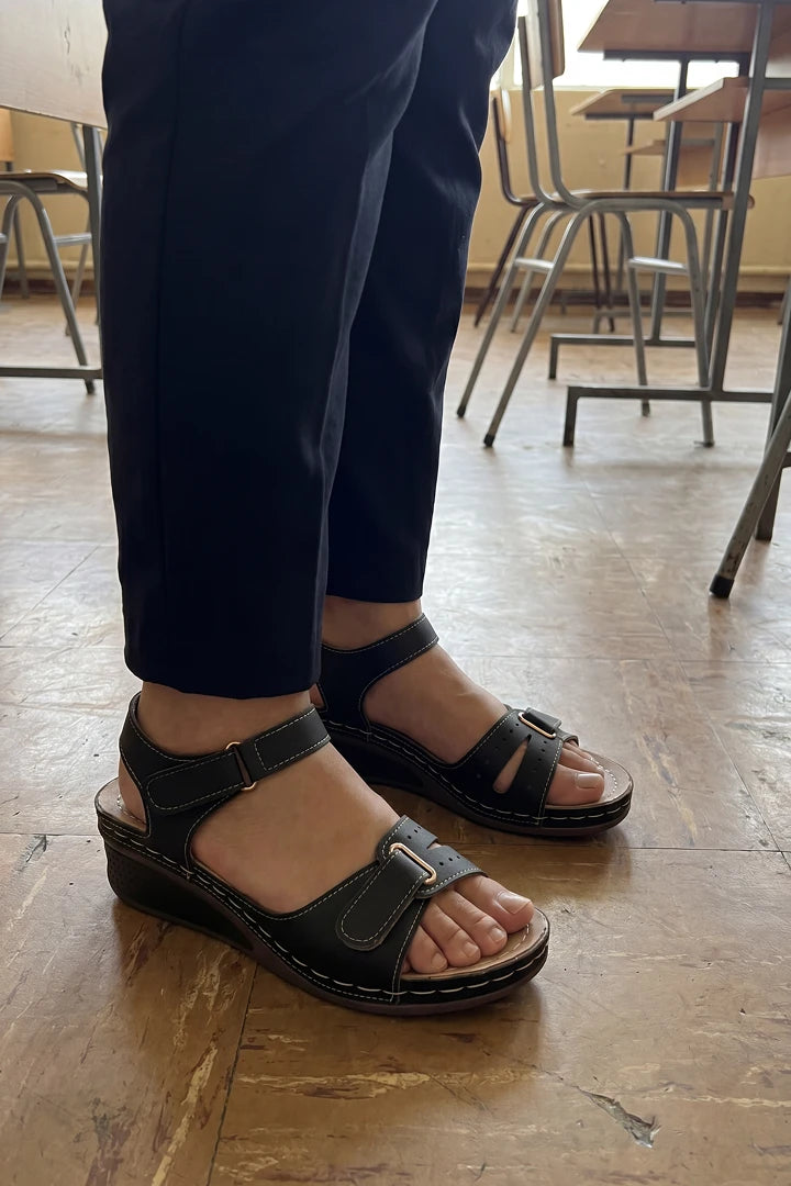 <h2>Customers love our shoes!</h2>