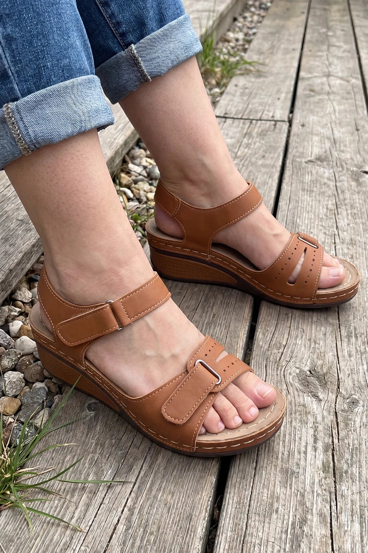 <h2>Customers love our shoes!</h2>