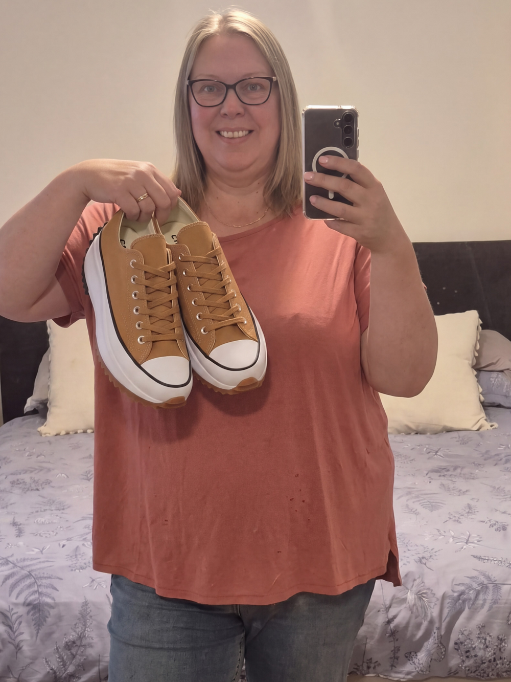 <h2>Customers love our shoes!</h2>