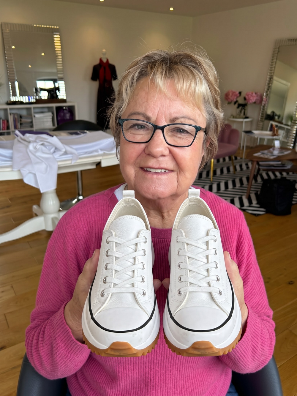 <h2>Customers love our shoes!</h2>