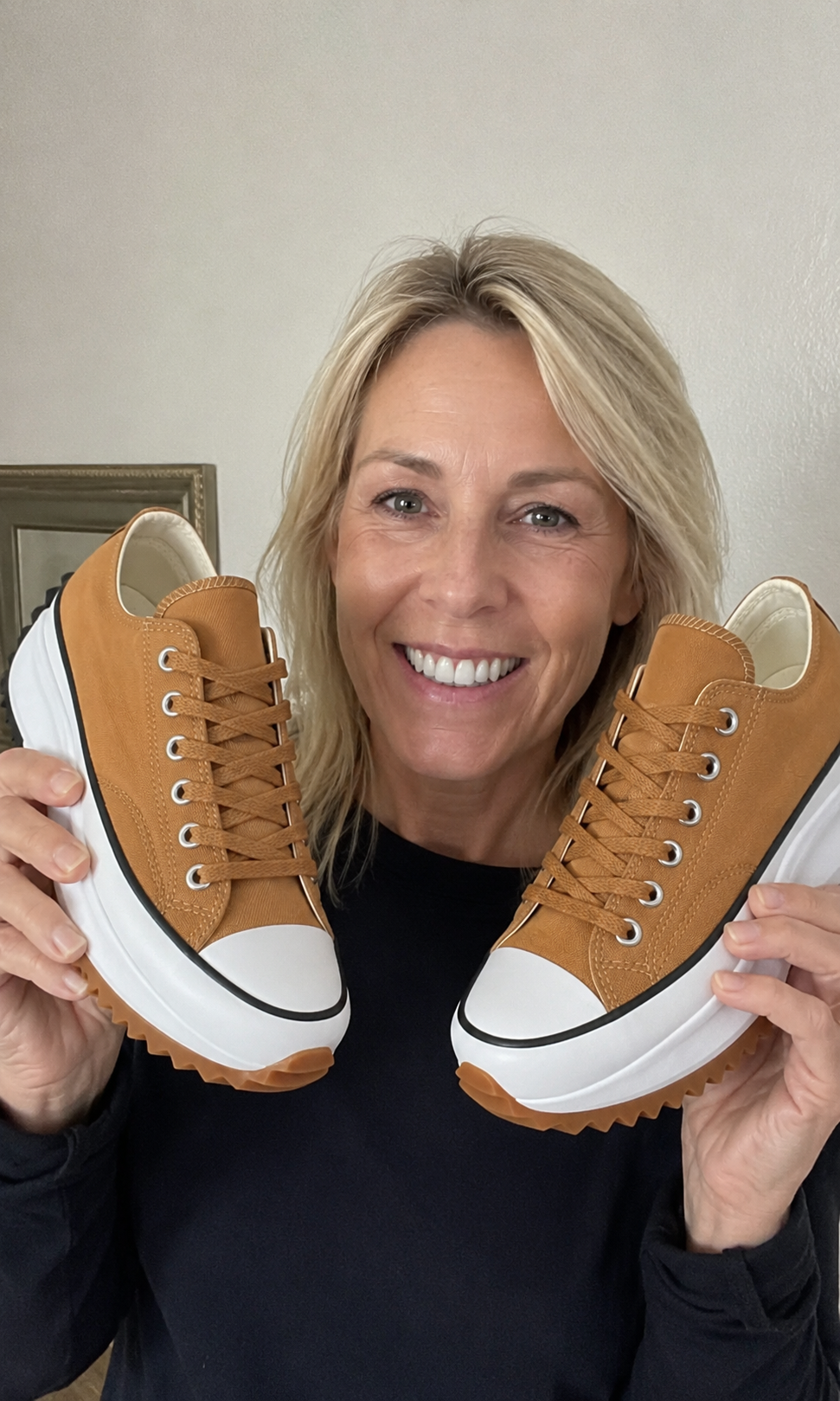 <h2>Customers love our shoes!</h2>