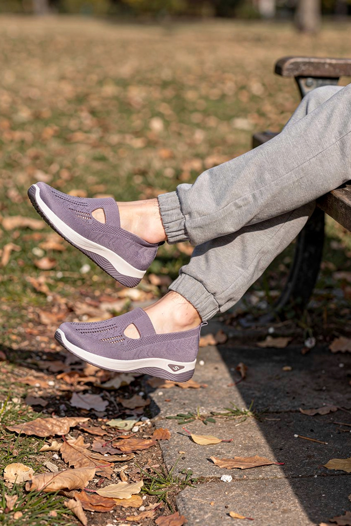 <h2>Customers love our shoes!</h2>