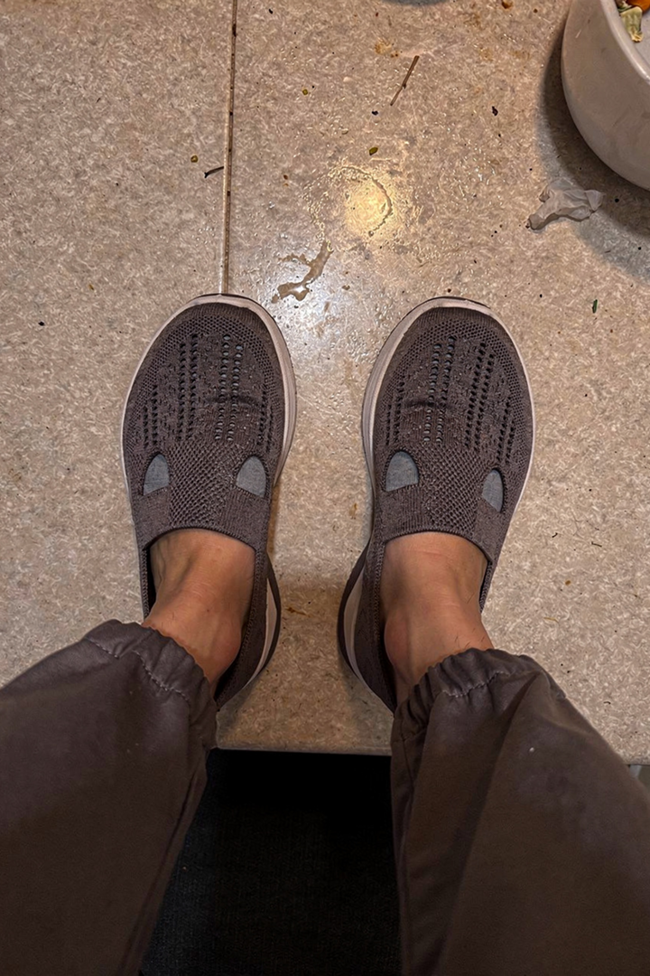 <h2>Customers love our shoes!</h2>
