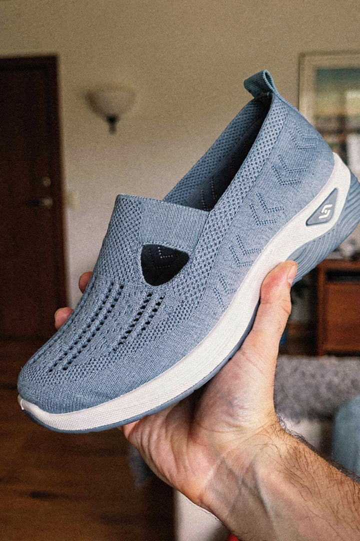 <h2>Customers love our shoes!</h2>