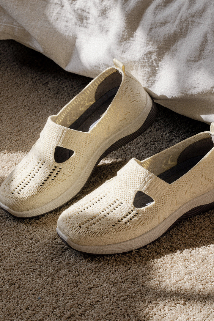 <h2>Customers love our shoes!</h2>