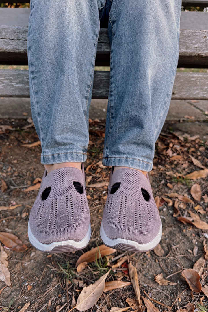 <h2>Customers love our shoes!</h2>