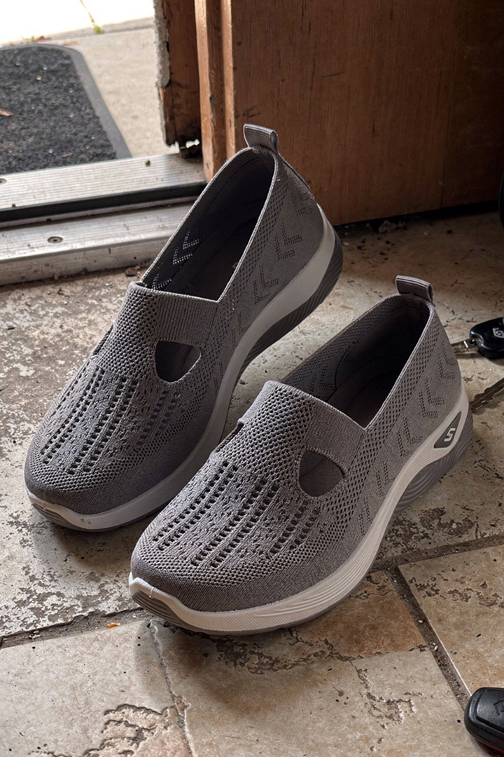 <h2>Customers love our shoes!</h2>