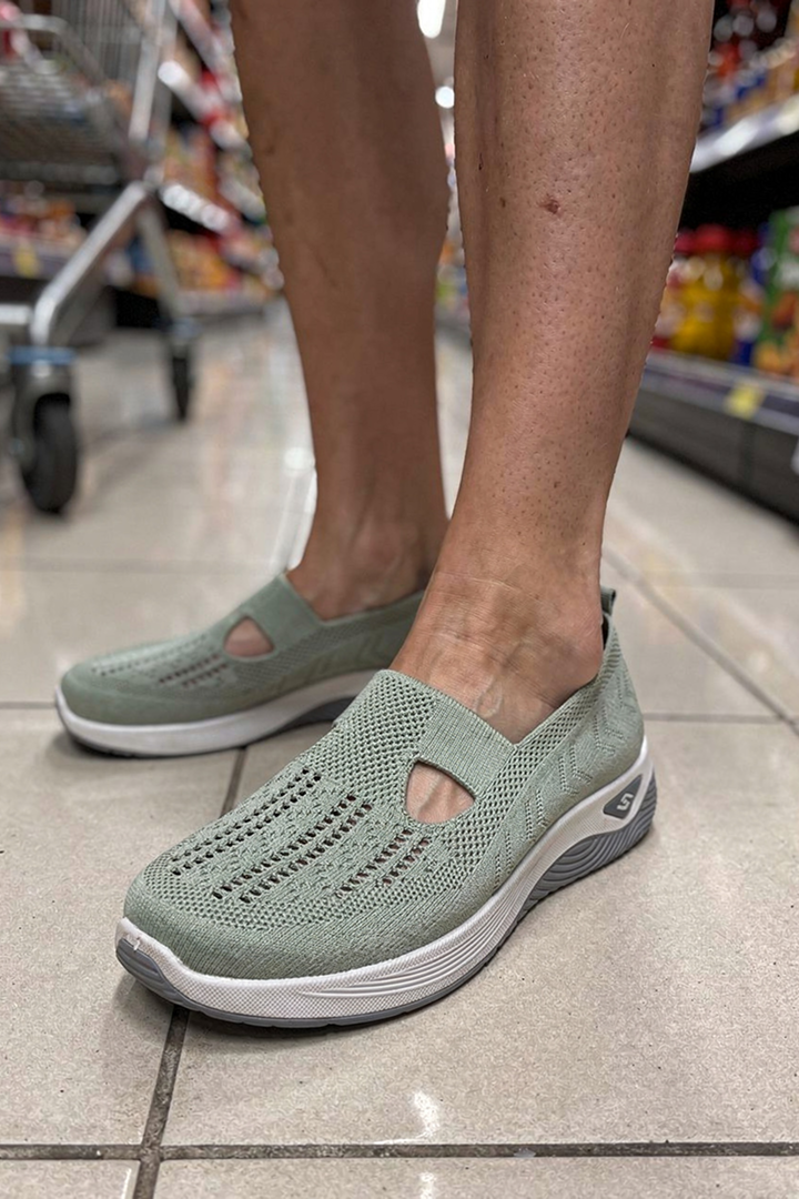<h2>Customers love our shoes!</h2>